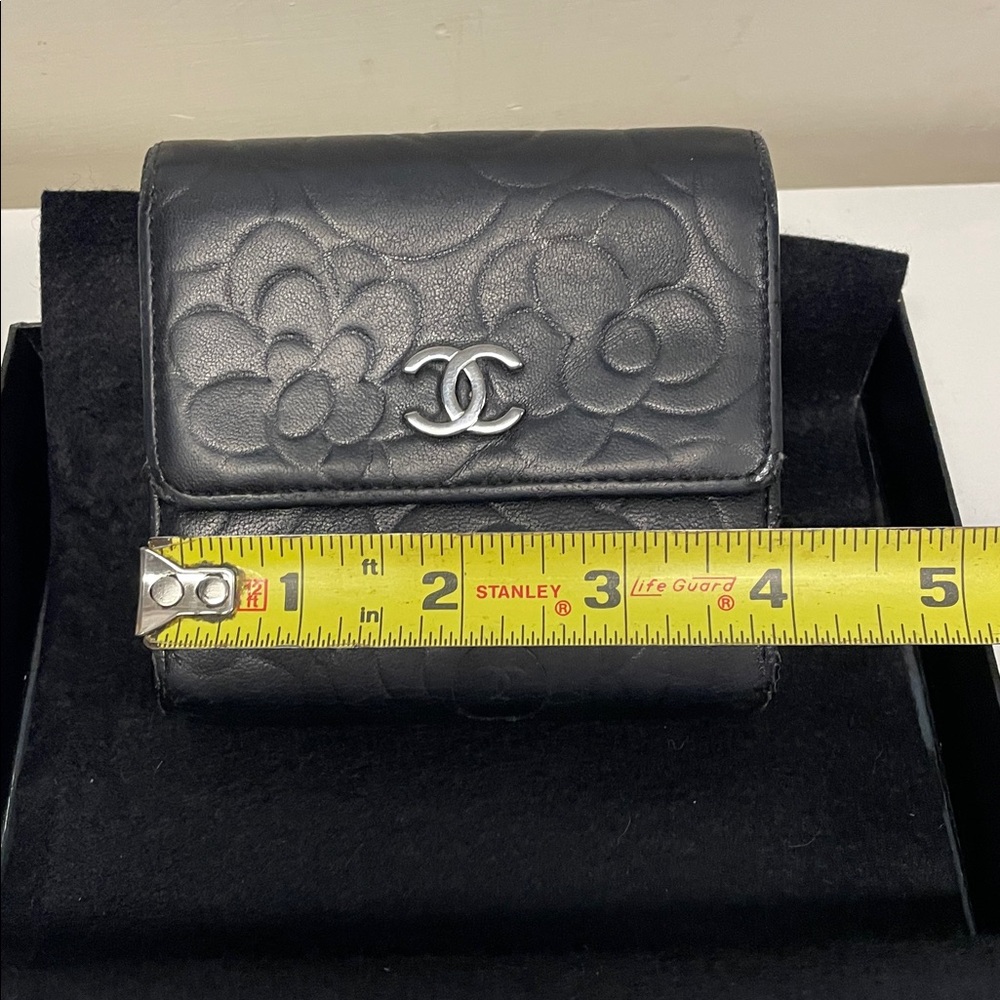 Authentic CHANEL Camellia Black Lambskin Double-hook Wallet - Picture 14 of 16